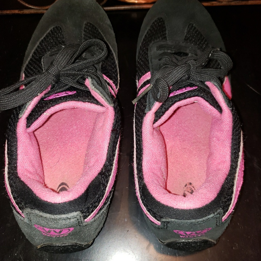 3 for $30 Rare black & Pink Wanted Shoes - Picture 3 of 3